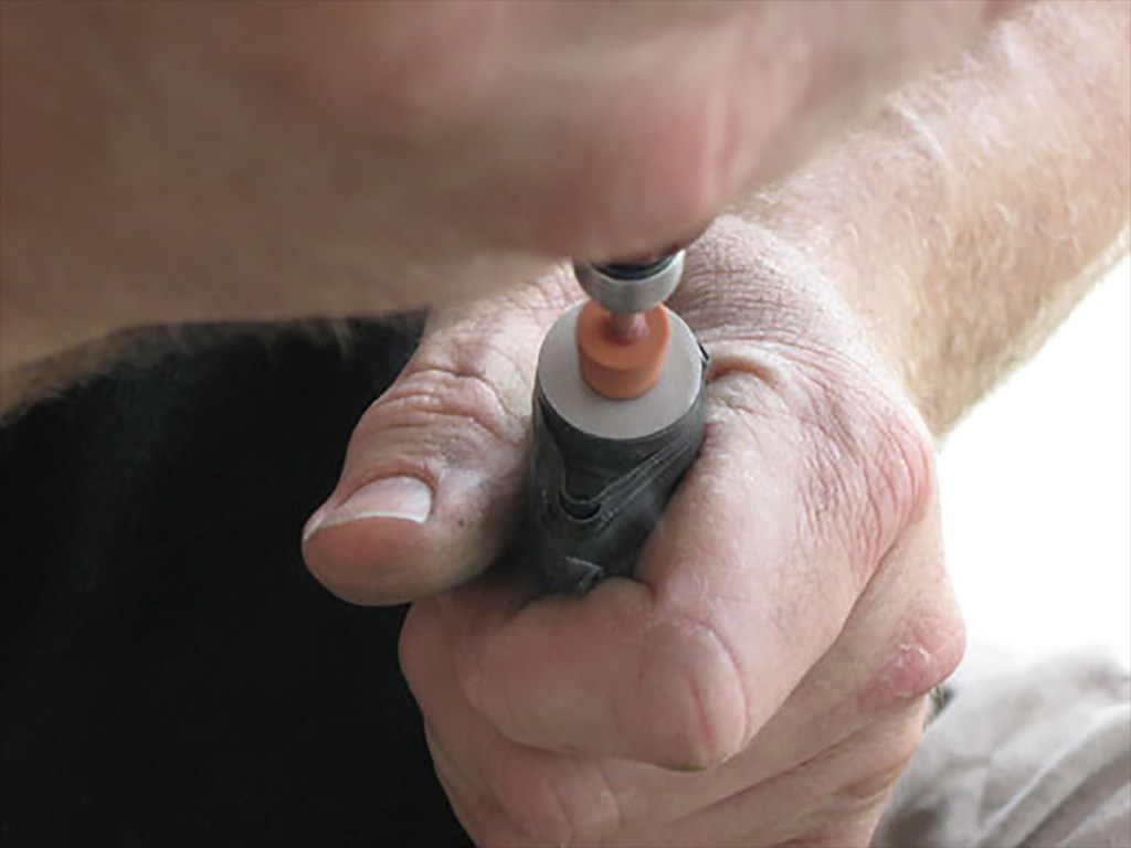 After cutting the barrel with a diamond cutter, Jerry 
beveled the new end to match the factory bevels